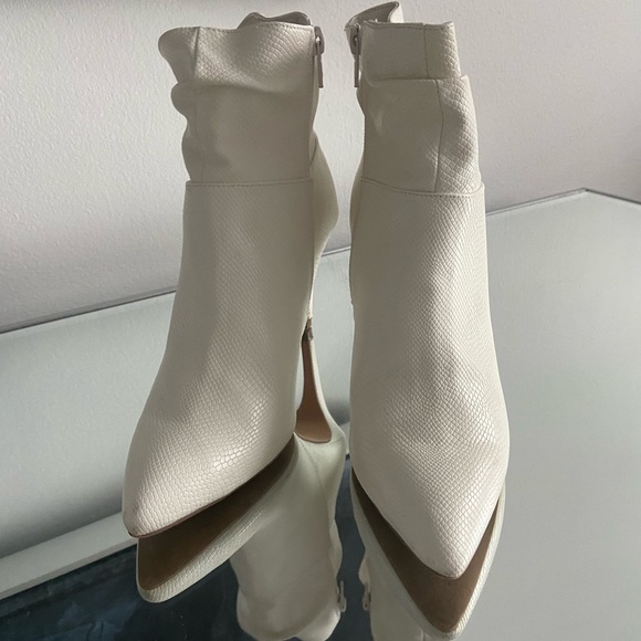 Ankle boots in pristine condition. - Picture 2 of 4